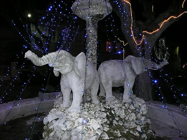 la fontaine des éléphants à Cléon-d'Andran - 0