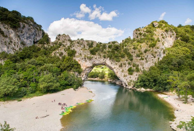 Canoë – Kayak de Vallon à St Martin d’Ardèche – 32 km / 1 jour avec Loulou Bateaux à Vallon-Pont-d'Arc - 1
