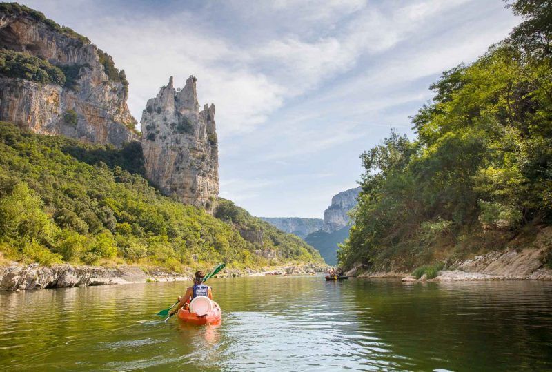Canoë – Kayak de Vallon à St Martin d’Ardèche – 8 + 24 km / 2 jours avec Loulou Bateaux à Vallon-Pont-d'Arc - 4